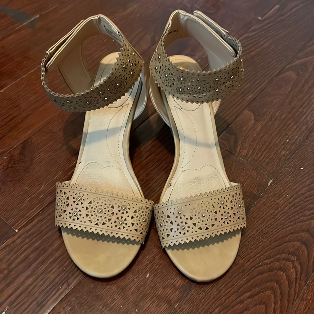 Nude wedges size 8